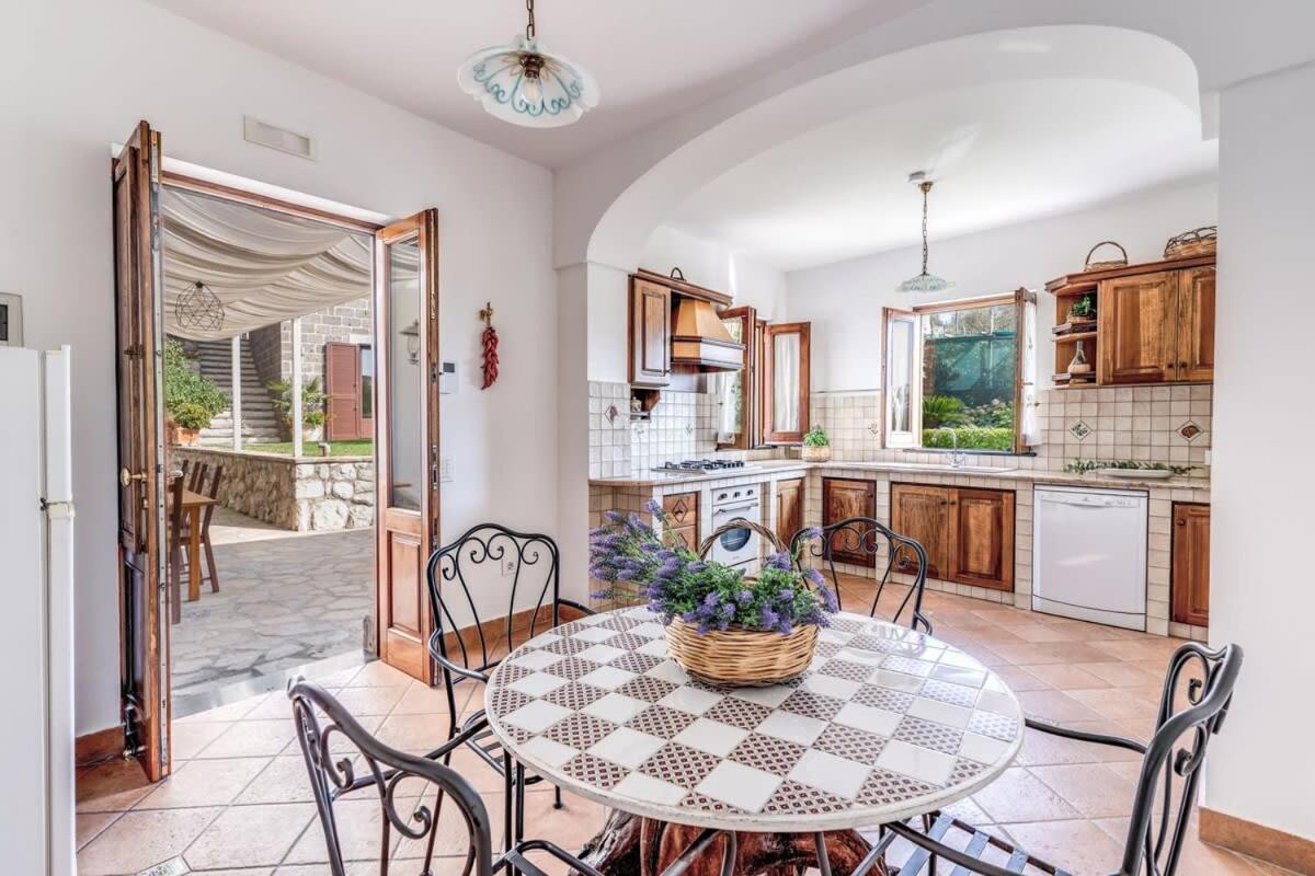 Villa Mimosa Rustic Elegance Views & Pool Масса-Лубренсе Экстерьер фото